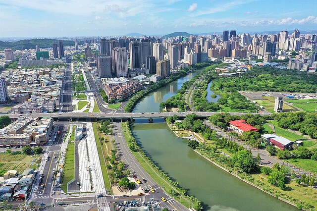 高雄鐵路地下化 綠園道 房價解析